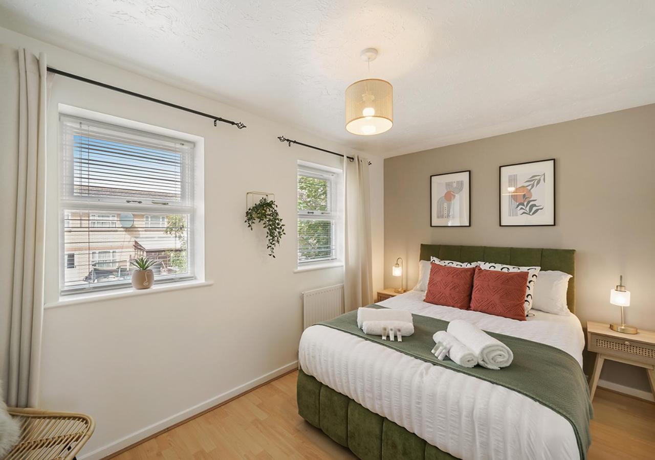 East London House Near Tube With Parking Villa Екстериор снимка
